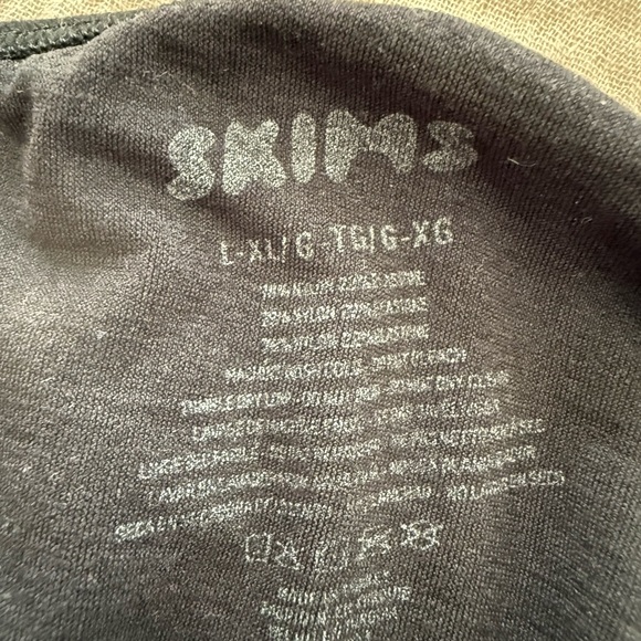 SKIMS Black nursing bras - Picture 4 of 4